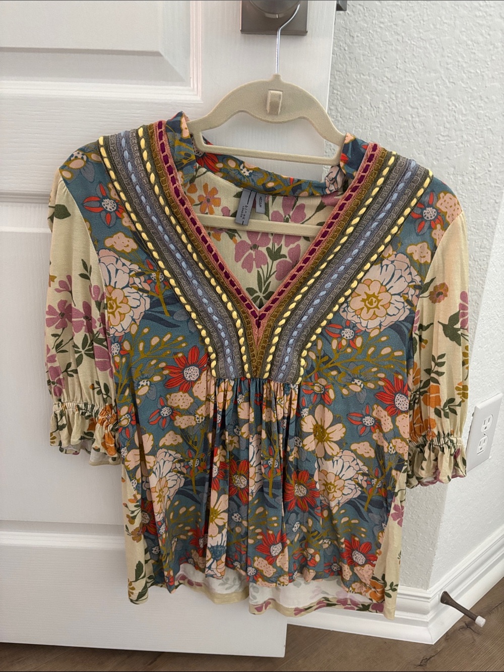 Anthropologie Floral Printed Women’s Blouse in Cream, Pink, Green